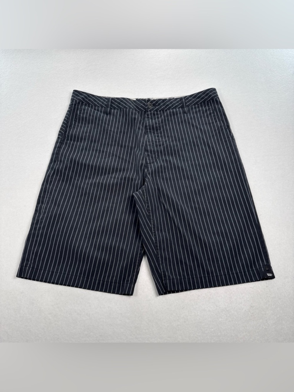 Vans Authentic Pinstripe Bermuda Shorts Mens 36 Black White Stripe Skateboarding